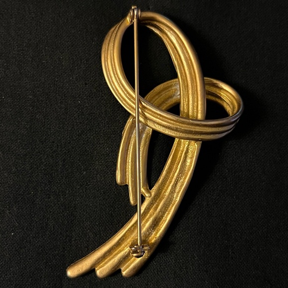 Matte Gold Brooch - Picture 9 of 10